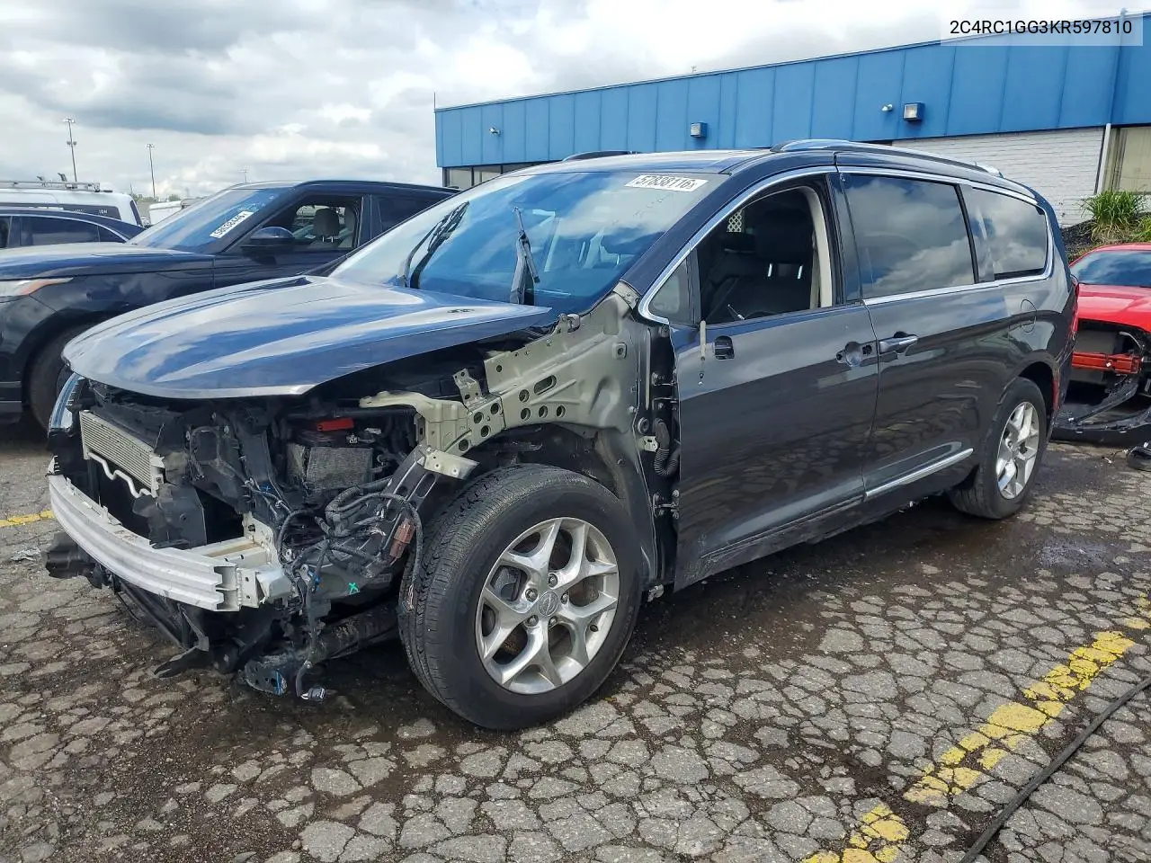 Chrysler Pacifica (RU)