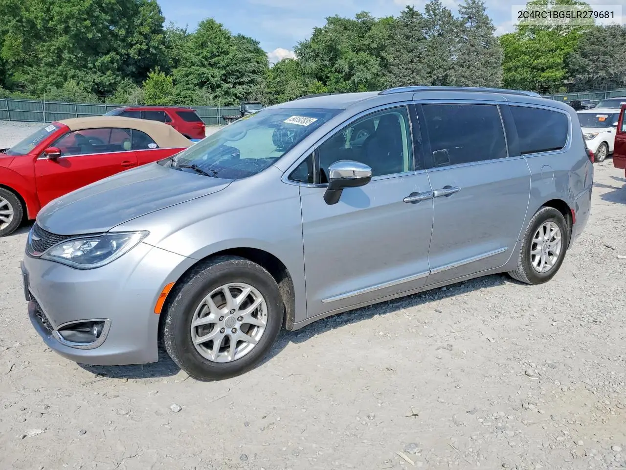 Chrysler Pacifica (RU)