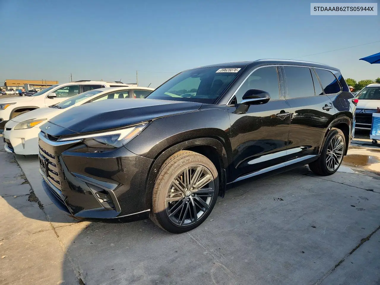 Lexus TX