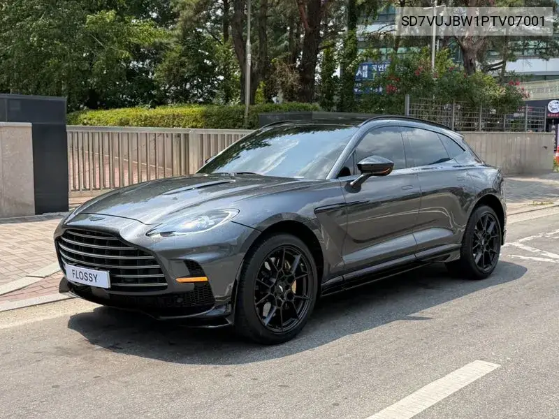 2023 Dbx 4.0 V8 707