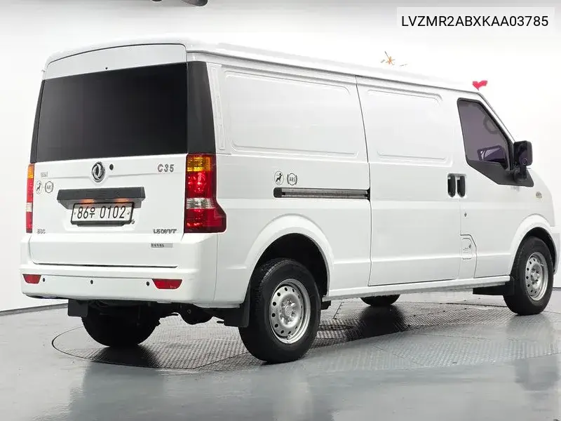 2018 C35 2-Seater Van Standard