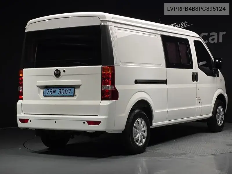 2022 C35 Ev 4-Seater Van