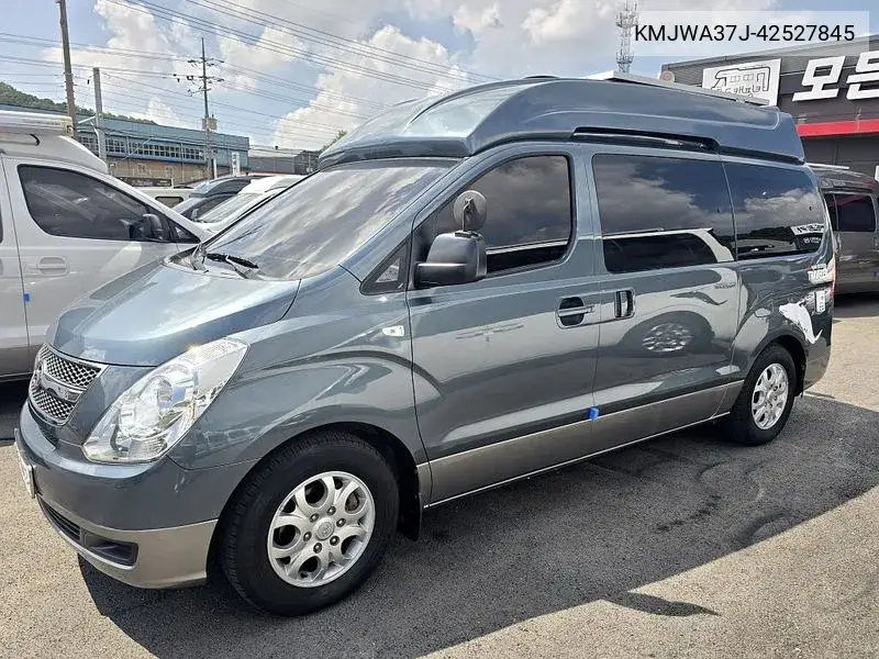 2011 Grand Starex