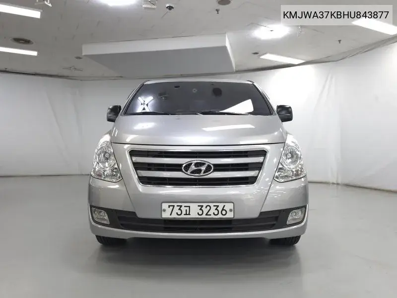 2016 Grand Starex 12-Seater Wagon Smart
