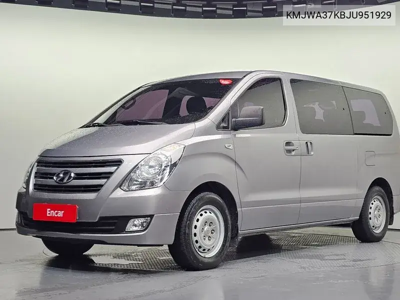 2017 Grand Starex 12-Seater Wagon Smart