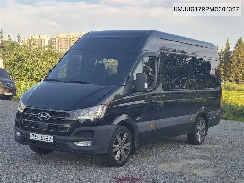 2021 Solati 16-Seater Luxury