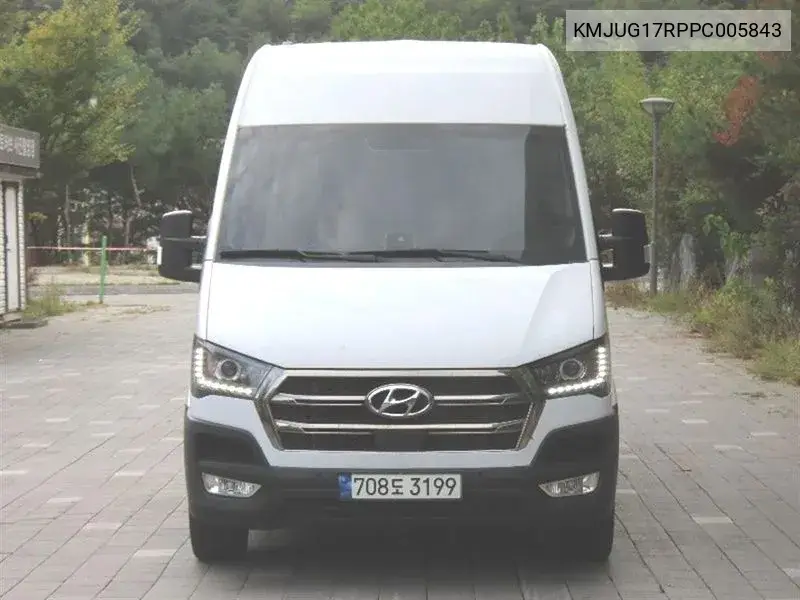 2023 Solati 15-Seater Luxury
