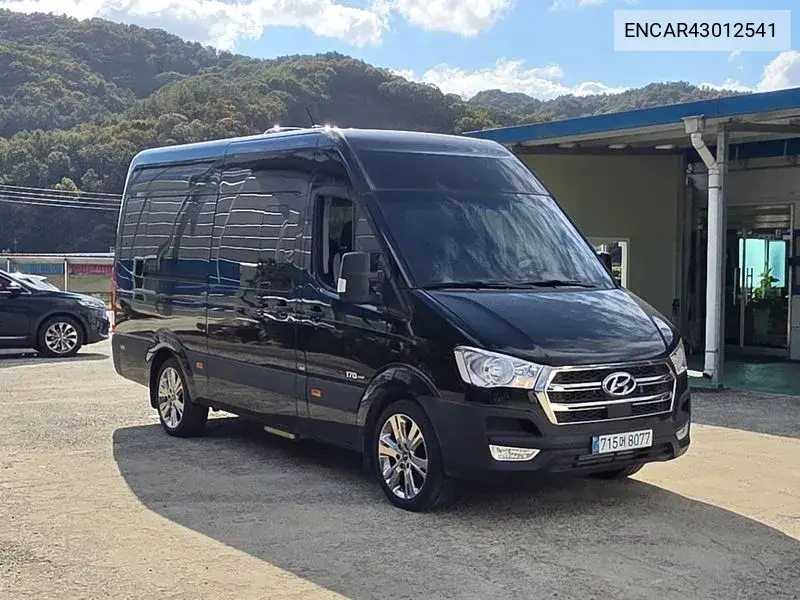 2025 Solati 15-Passenger Deluxe