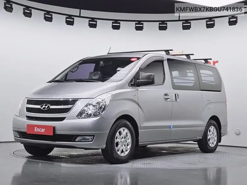 2015 Grand Starex 3-Seater Van Cvx Luxury