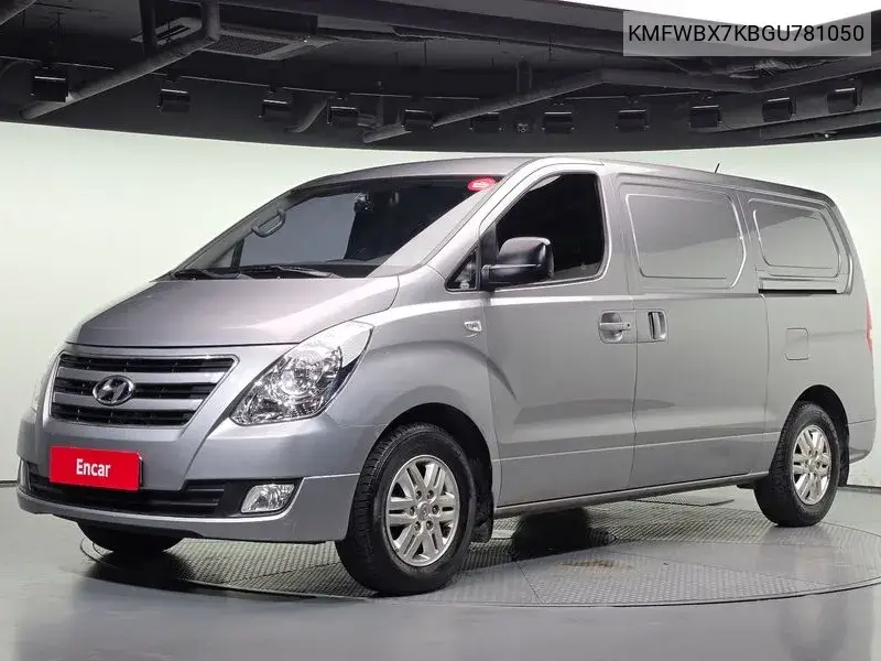 2015 Grand Starex 3-Seater Van Smart
