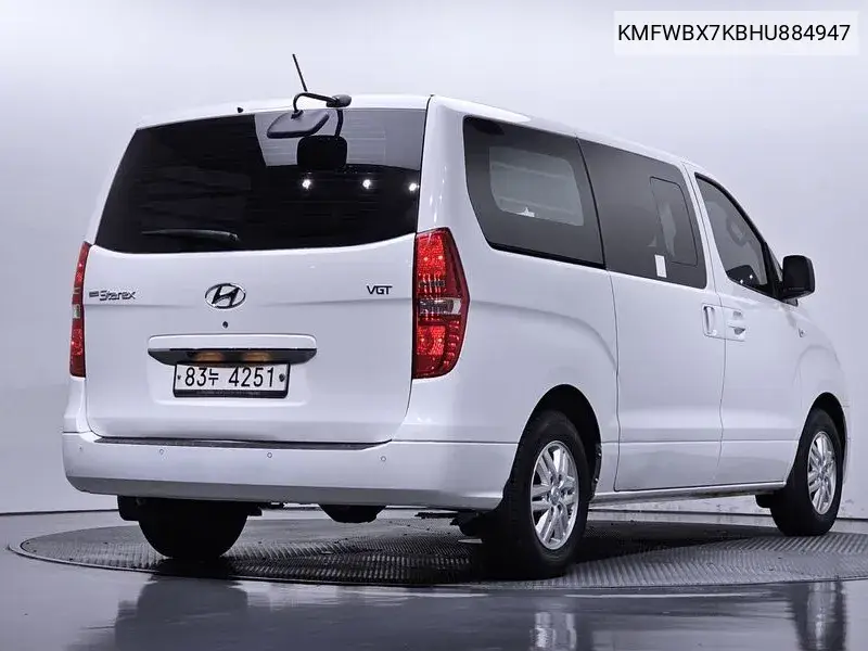 2016 Grand Starex 5-Seater Van Smart