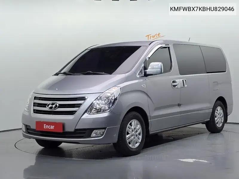 2016 Grand Starex 3-Seater Van Smart Special