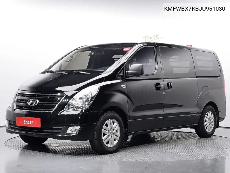 2017 Grand Starex 3-Seater Van Modern