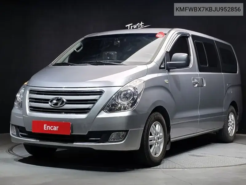 2017 Grand Starex 5-Seater Van Modern