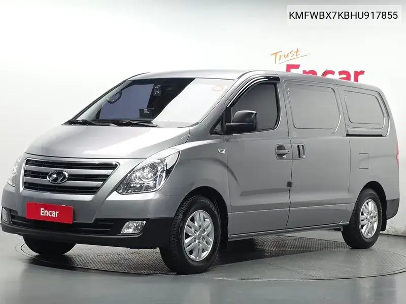 2017 Grand Starex 3-Seater Van Smart
