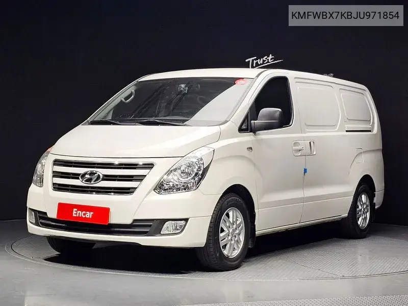 2017 Grand Starex 3-Seater Van Smart