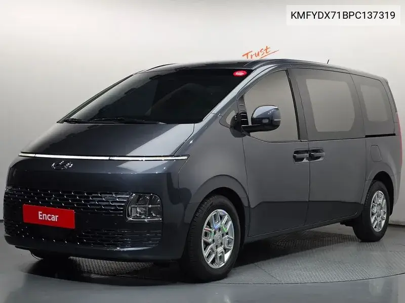 2023 Staria Cargo 3-Seater Modern