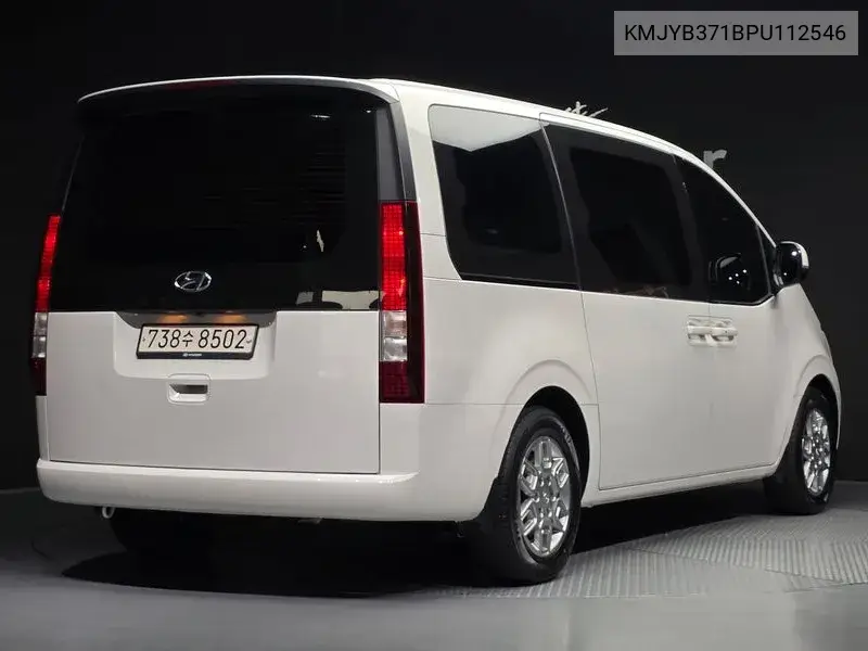 2023 Staria Tourer 11-Seater Modern