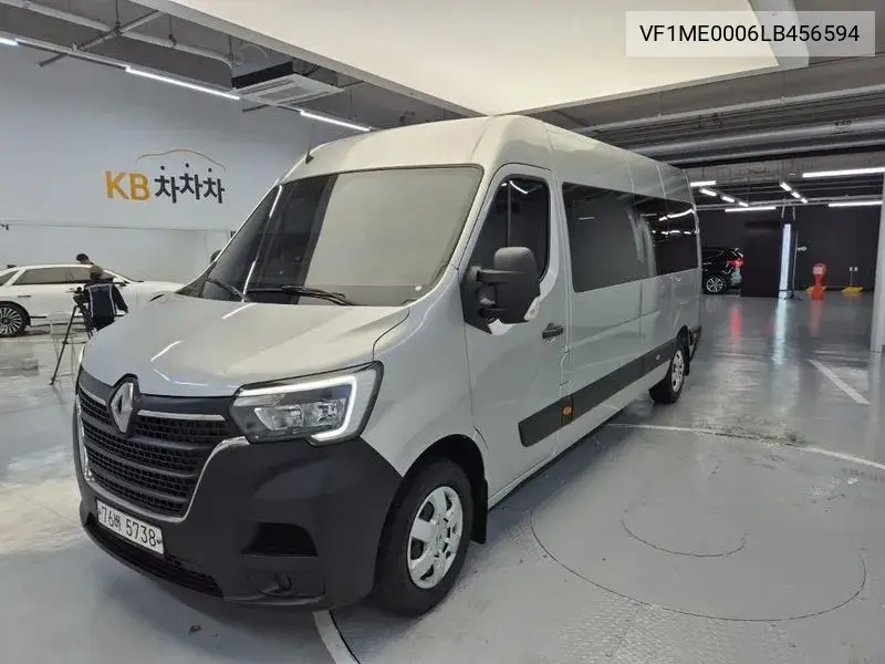 2020 Master 2.3 15-Seater