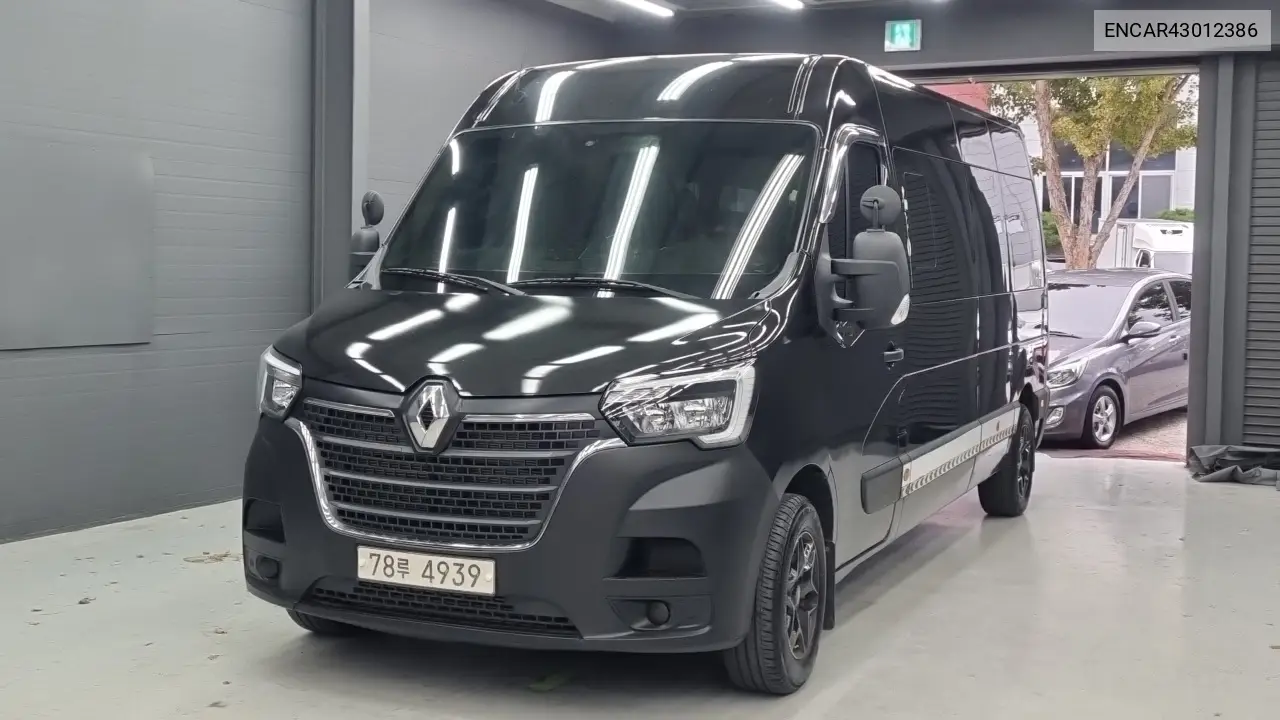 2020 Master 2.3 15-Seater