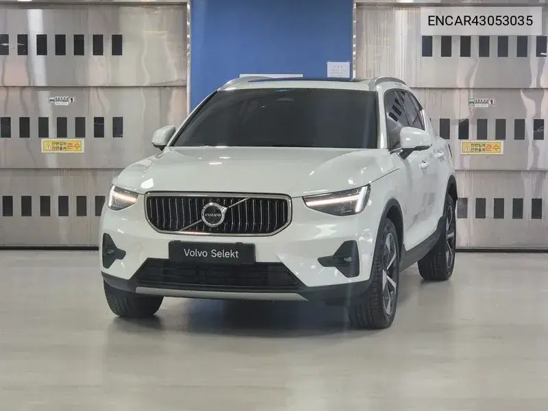 2025 Xc40 B4 Ultra Bright