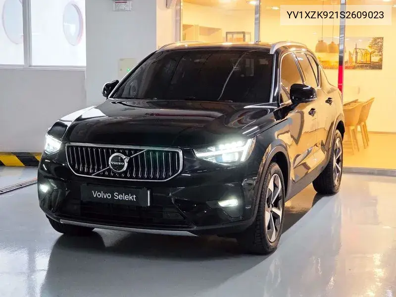 2025 Xc40 B4 Ultra Bright
